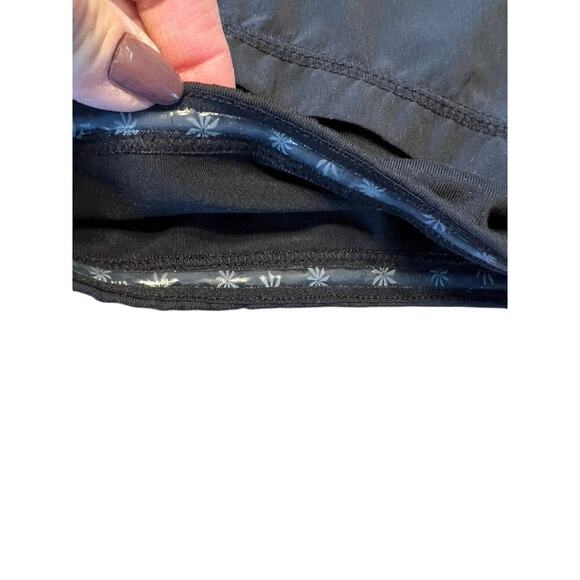 Athleta  2-in-1 Pulse shortie athletic shorts women's size M, black - Picture 5 of 6